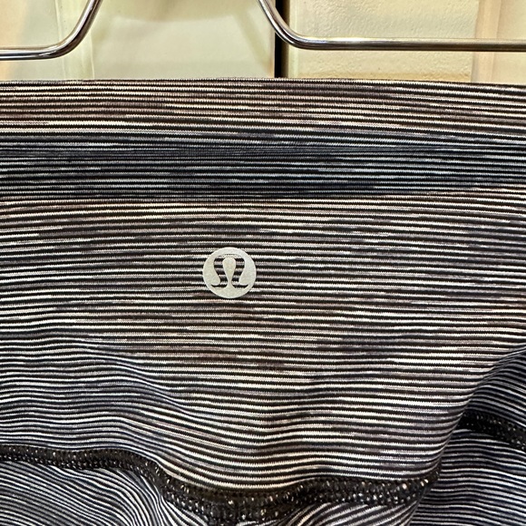 Lululemon Black and White Stripped Leggings Size 4 - Picture 3 of 5